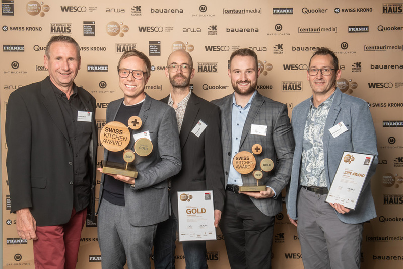 <p>Philipp Späti, Martin Zimmerli, Nicholas Frei, Yanick Schläpfer, Roland Perrot<br>Bild © Swiss Kitchen Award</p>